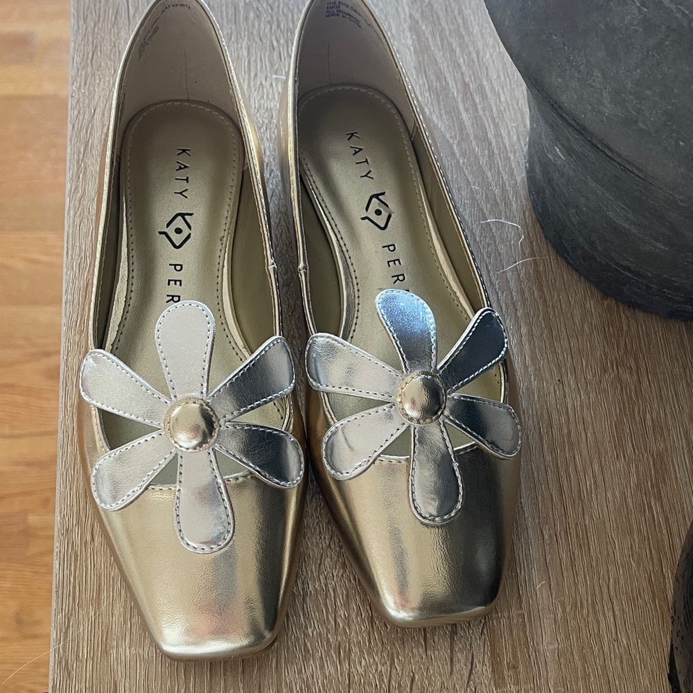 Katy Perry Collections Gold and Silver Daisy Flats